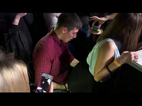 ❤️ Ezigbo mmekọahụ na ụlọ oriri na ọṅụṅụ Russia. 18-afọ Russian girl na ike na ikpu iberibe na a abalị Mmekọahụ  ☑